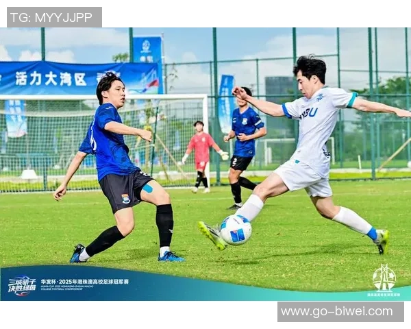 激烈对决在绿茵场上足球赛中的团队精神与个人魅力的完美结合